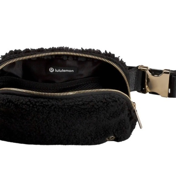 lululemon everywhere fleece belt bag Amazon.com: Athletica (Light Ivory) : Clothing, Shoes & Jewelry Lululemon Everywhere Fleece Belt Bag